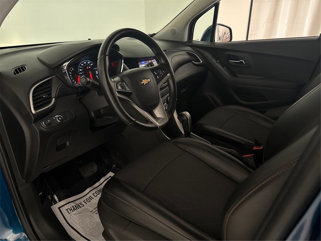 Used 2020 Chevrolet Trax LT w/ LT Convenience Package image 35