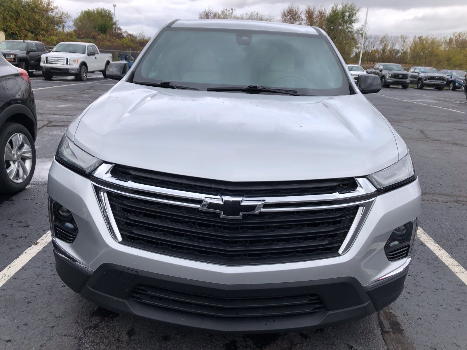 Used 2022 Chevrolet Traverse LS AWD/4WD image 2