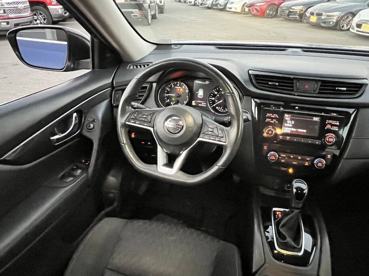 Used 2017 Nissan Rogue SV FWD image 11