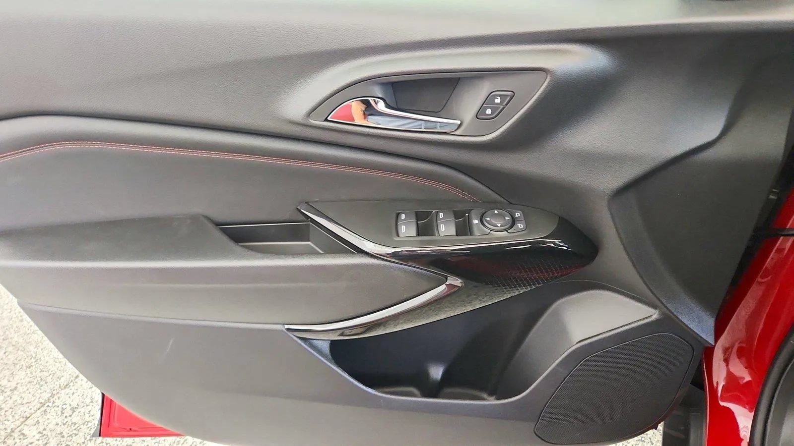 New 2026 Chevrolet Trax RS w/ Driver Confidence Package FWD image 23