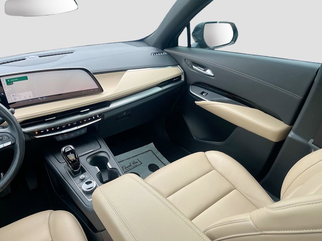Used 2024 Cadillac XT4 Luxury w/ Cold Weather Package FWD image 24