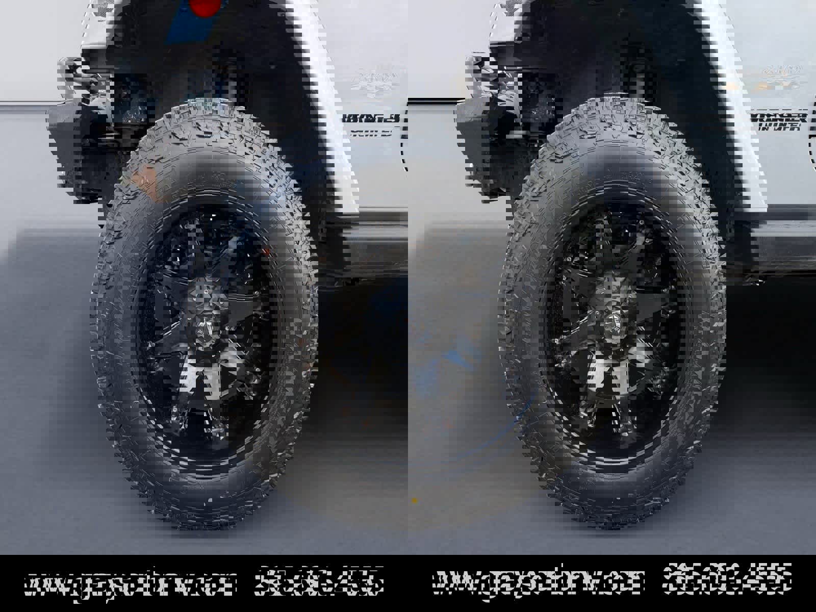 Used 2015 Jeep Wrangler Unlimited Sahara image 9