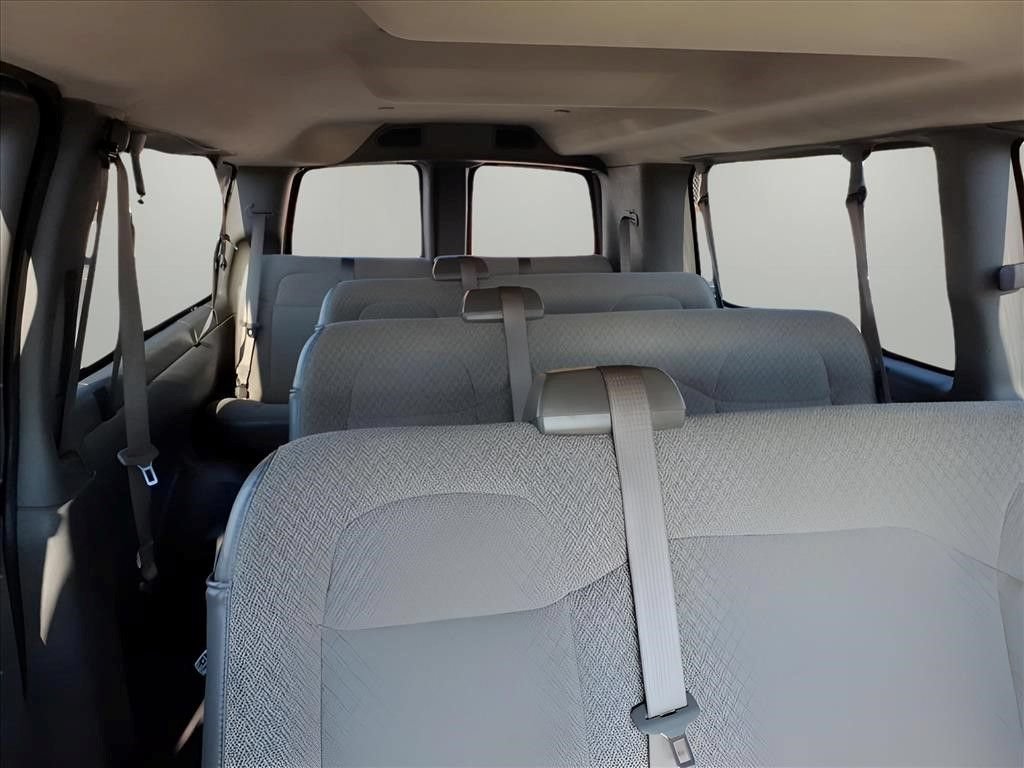 Used 2025 Chevrolet Express 3500 LS RWD image 8