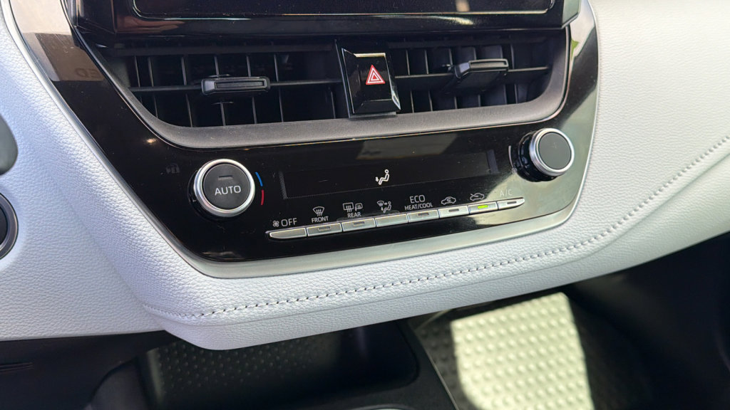 Certified 2025 Toyota Corolla SE w/ Convenience Package image 14