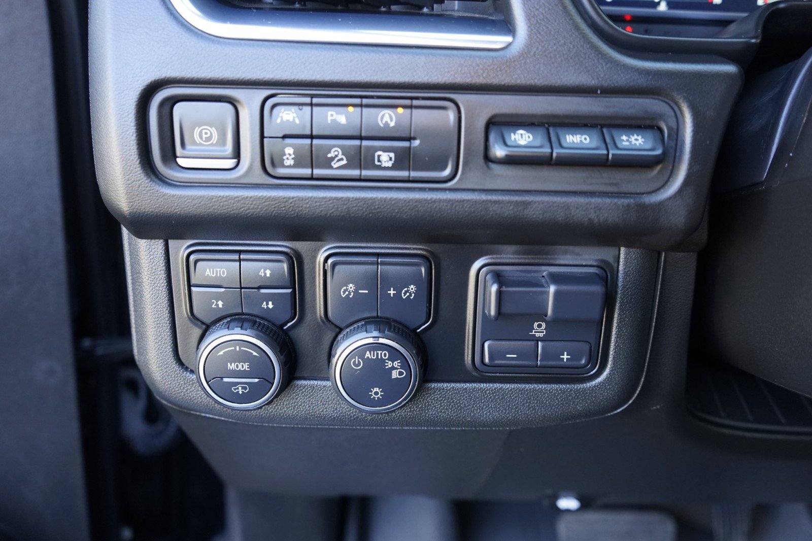 Used 2023 Chevrolet Tahoe High Country image 28