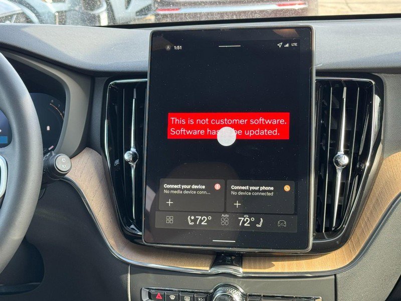 New 2026 Volvo XC60 B5 Plus w/ Climate Package image 8