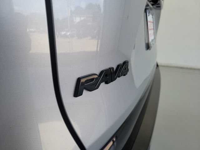 Used 2025 Toyota RAV4 SE AWD/4WD image 9