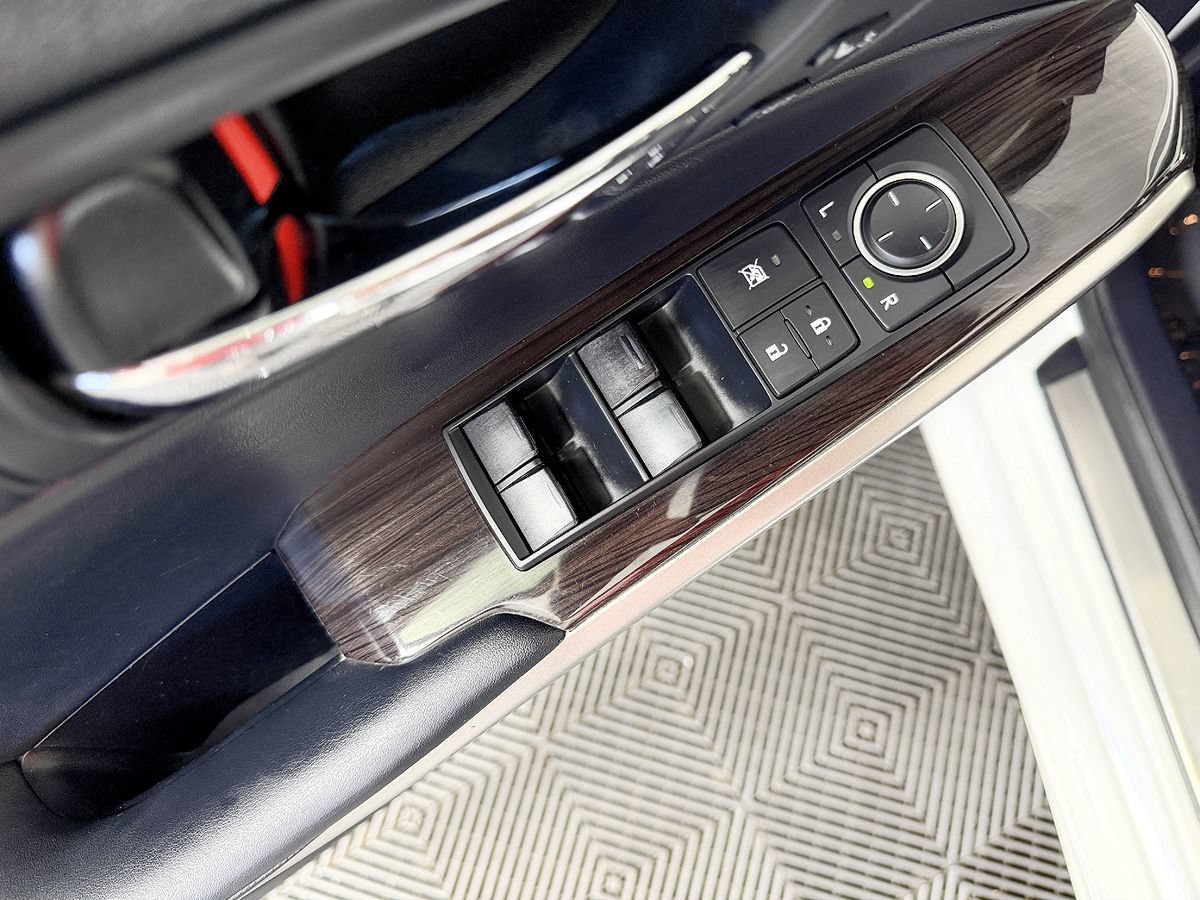 Used 2014 Lexus IS 250 w/ Luxury Package w/Gray Wood RWD image 29