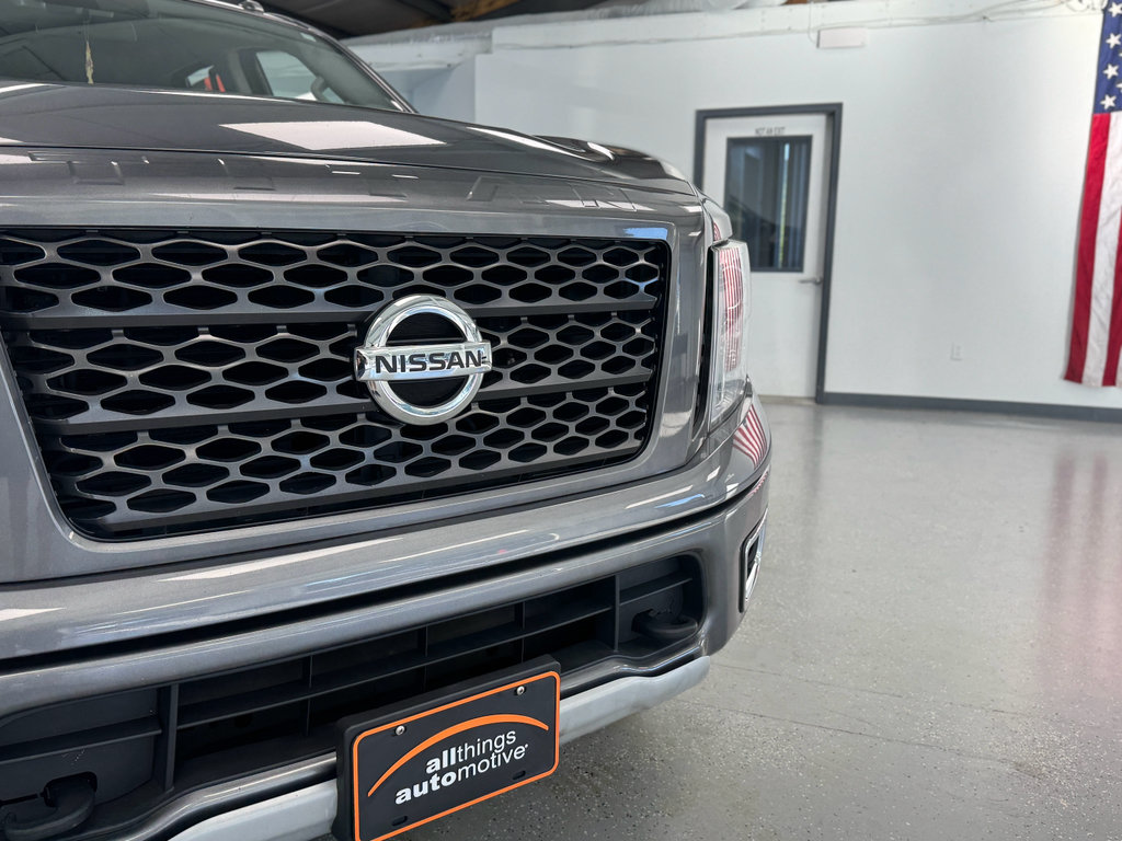 Used 2019 Nissan Titan PRO-4X AWD/4WD image 11