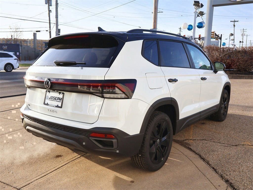New 2026 Volkswagen Taos SE FWD image 5