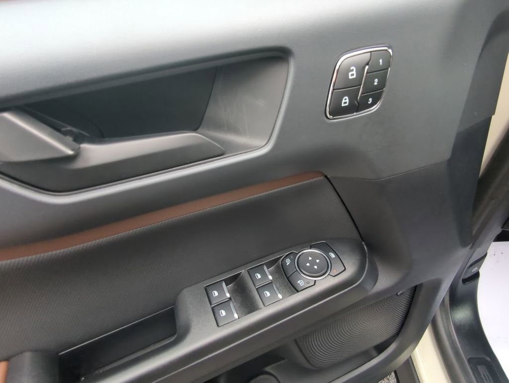 Used 2024 Ford Bronco Sport Outer Banks w/ Tech Package AWD/4WD image 13