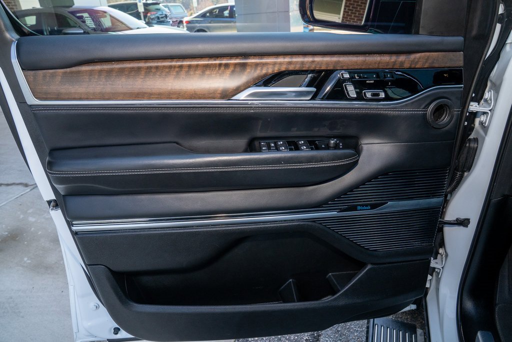 Used 2023 Jeep Grand Wagoneer 4WD image 14