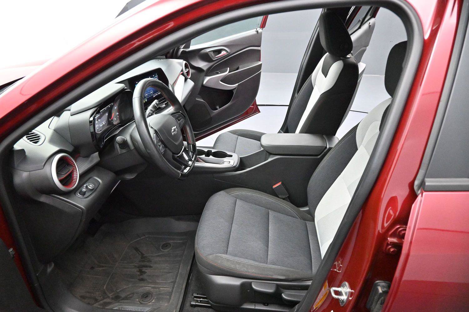 Used 2024 Chevrolet Trax RS w/ Driver Confidence Package FWD image 12