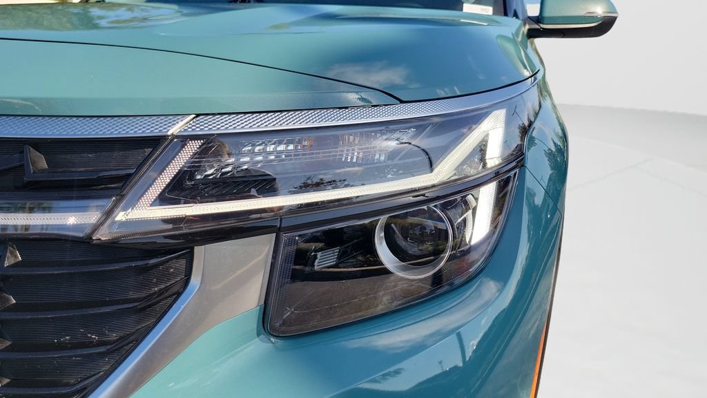 Used 2026 Kia Seltos EX FWD image 24
