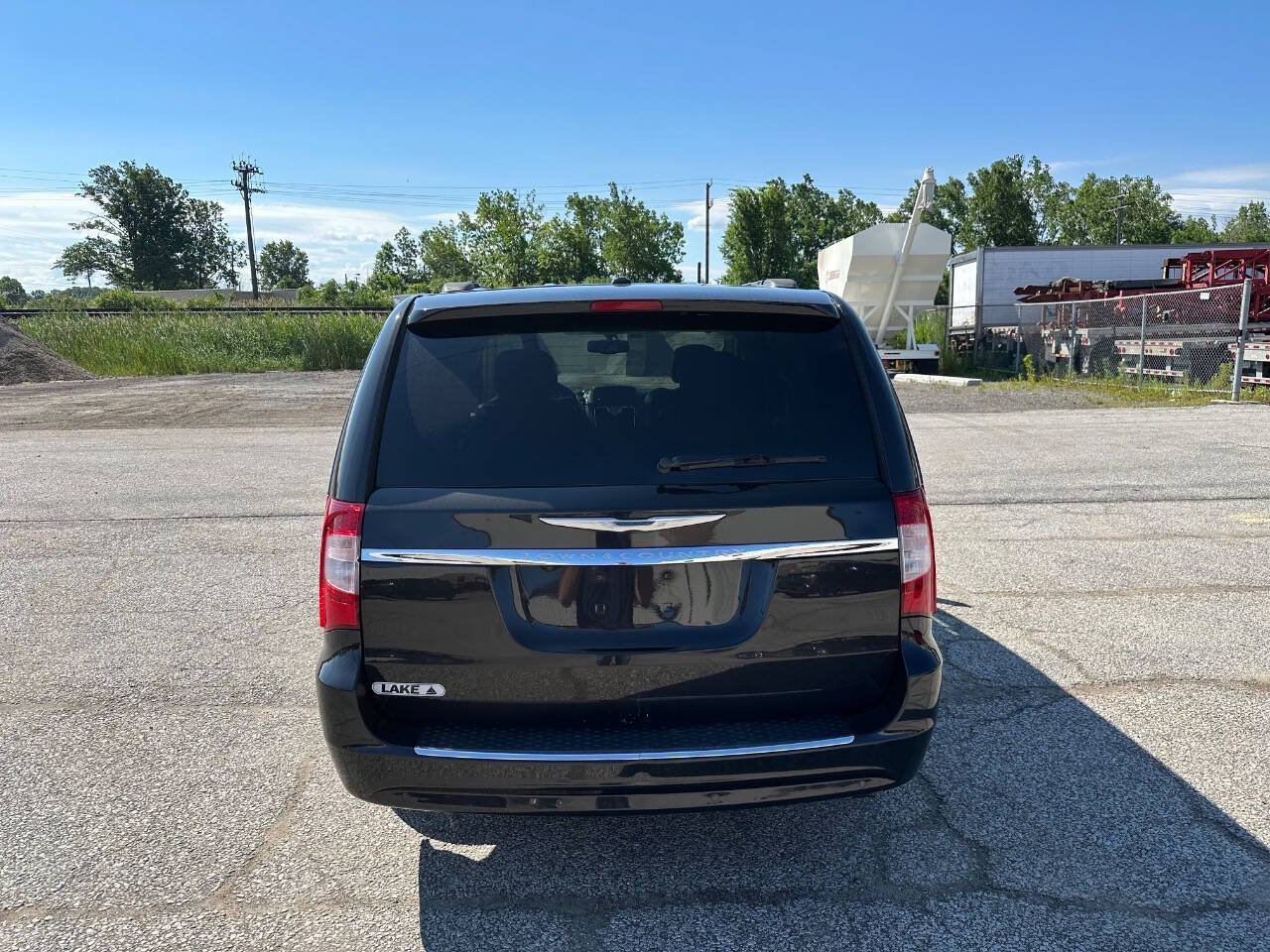 Used 2014 Chrysler Town & Country Touring-L FWD image 4
