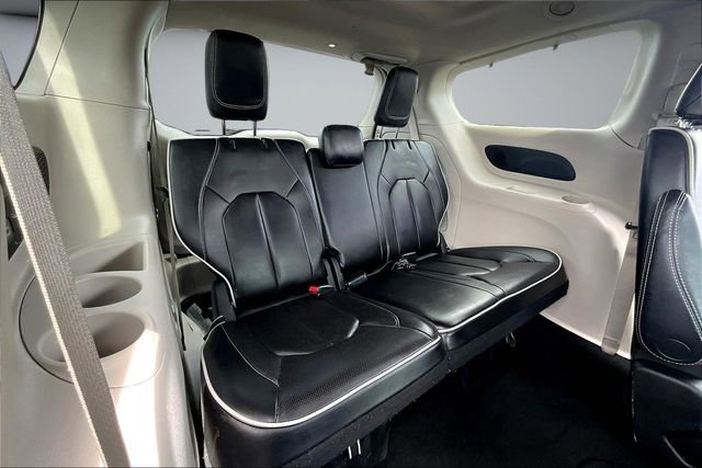 Used 2023 Chrysler Pacifica Limited image 25