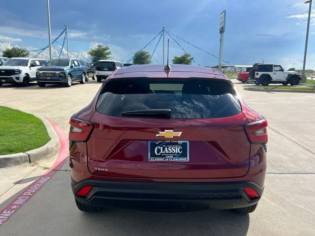 Used 2025 Chevrolet Trax LS w/ LS Convenience Package FWD image 5
