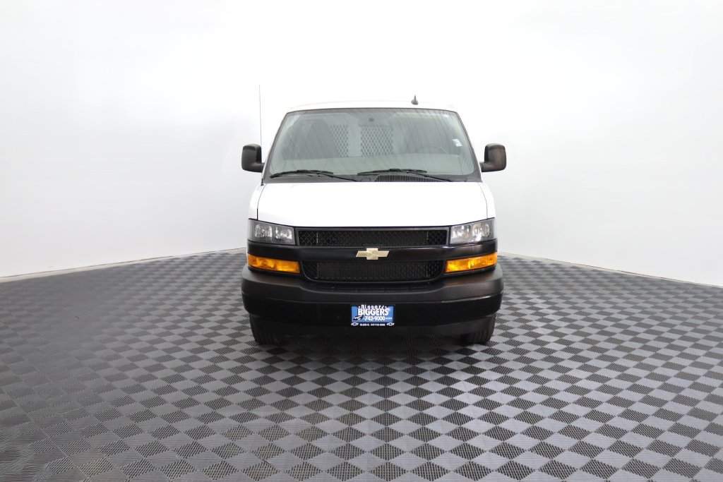 Used 2023 Chevrolet Express 3500 w/ Driver Convenience Package RWD image 2