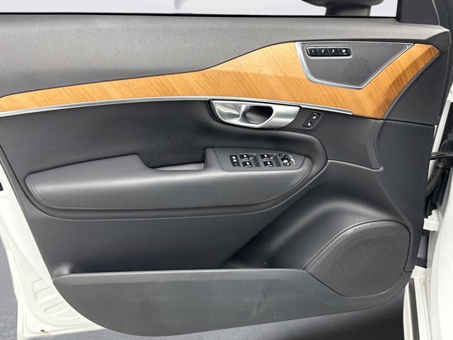 Used 2023 Volvo XC90 T8 Plus w/ Protection Package Premier image 9