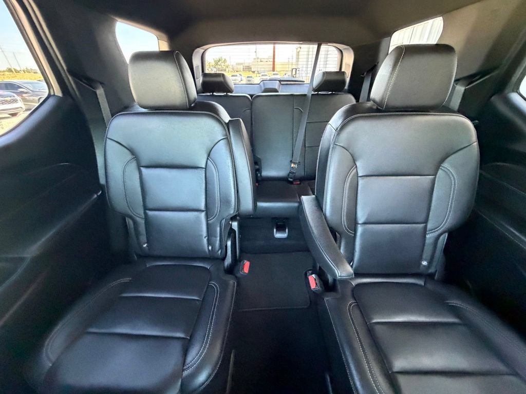 Used 2023 Chevrolet Traverse LT FWD image 24