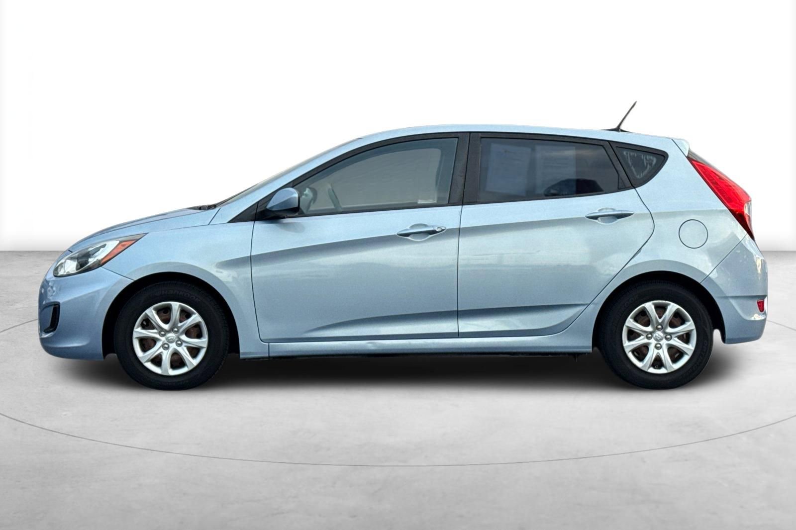 Used 2012 Hyundai Accent GS image 3