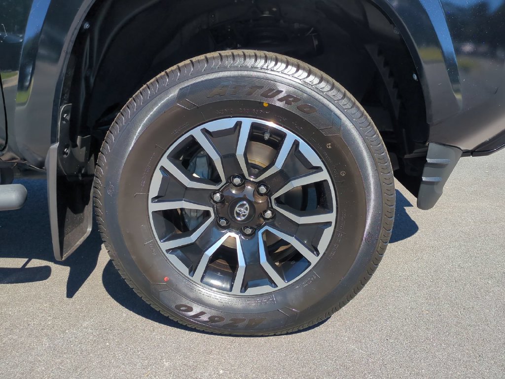 Used 2020 Toyota Tacoma TRD Sport w/ Technology Package RWD image 9