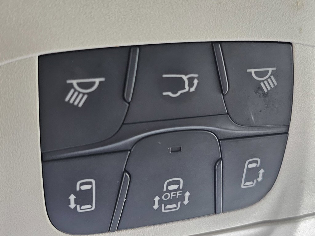 Used 2024 Chrysler Pacifica Touring-L FWD image 20