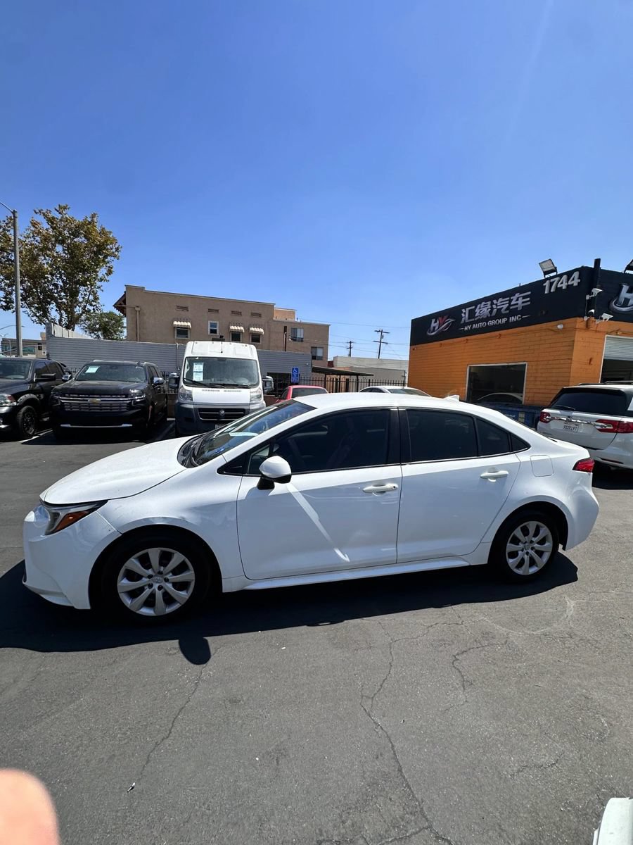 Used 2023 Toyota Corolla LE FWD image 3