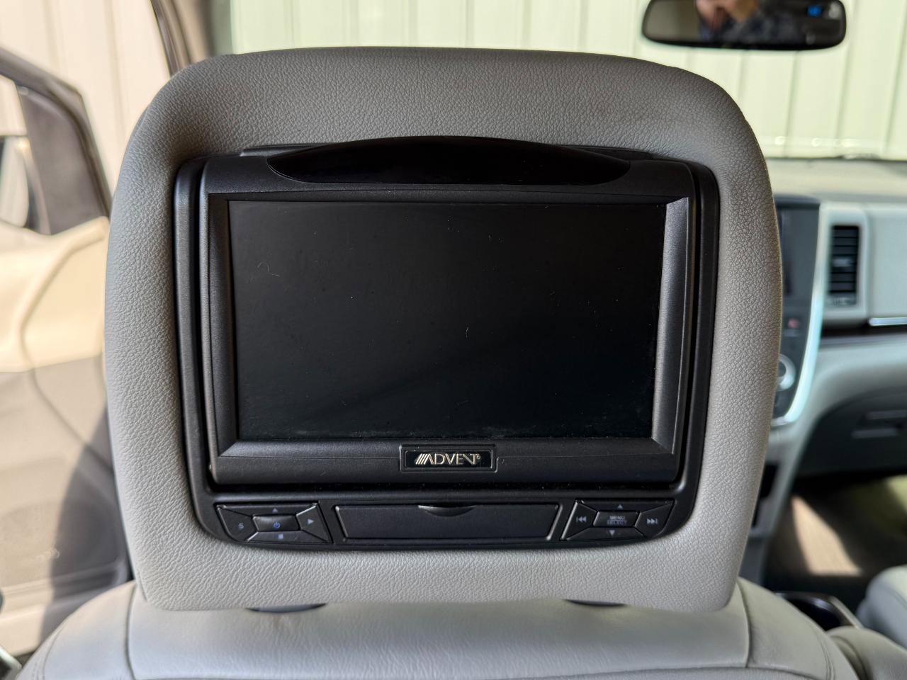 Used 2017 Toyota Sienna XLE w/ XLE Navigation Package image 19