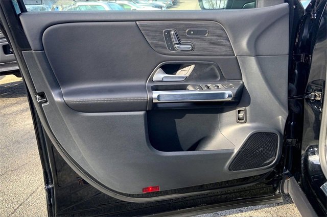 Used 2025 Mercedes-Benz GLB 250 4MATIC image 18