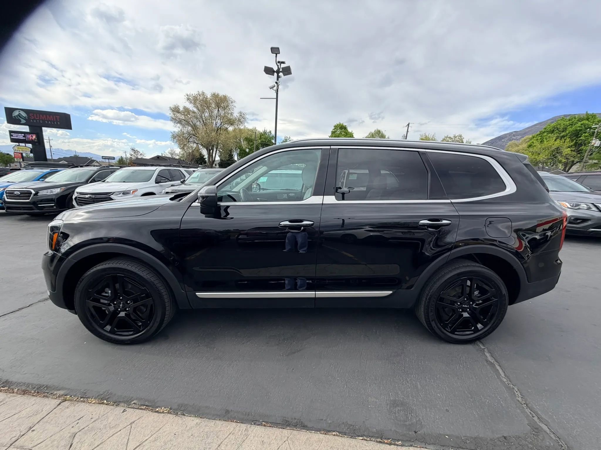 Used 2024 Kia Telluride S image 7