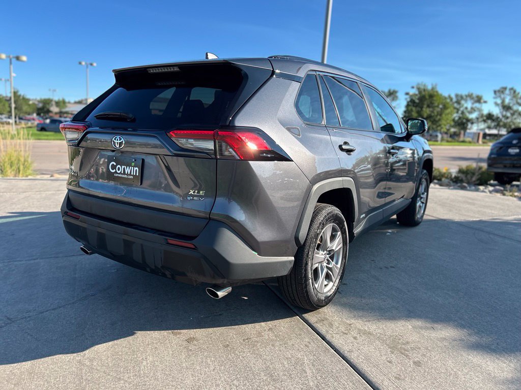 Used 2025 Toyota RAV4 XLE AWD/4WD image 8