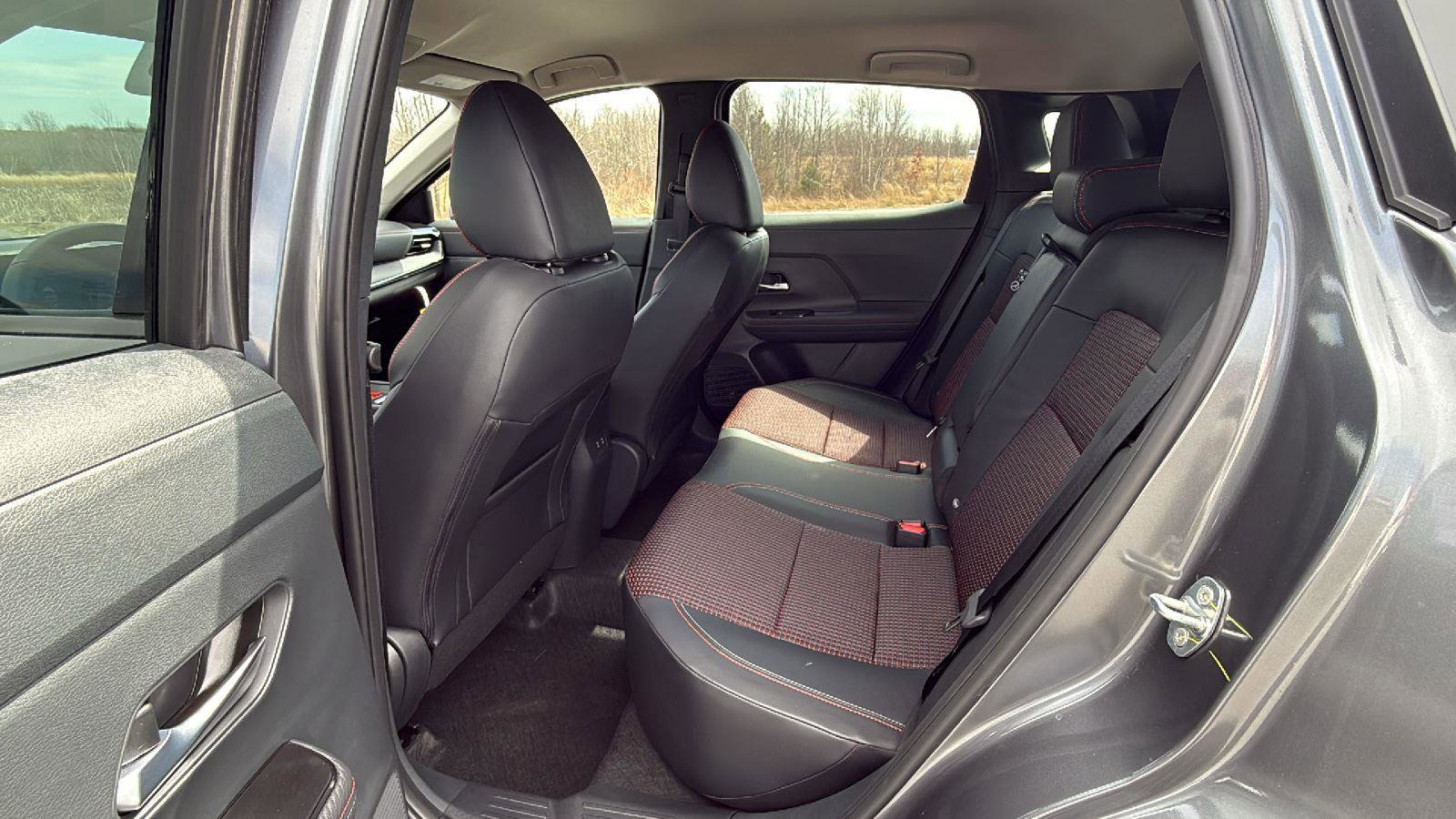 Used 2025 Nissan Kicks SR image 22