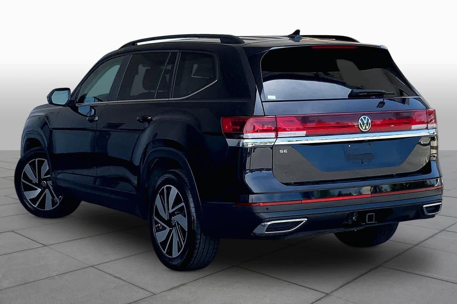 Used 2024 Volkswagen Atlas SE AWD/4WD image 12