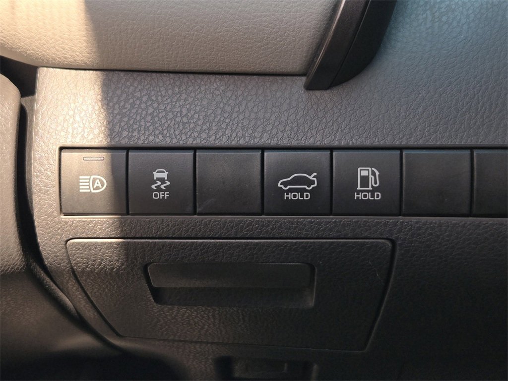 Used 2019 Toyota Camry LE w/ Convenience Package image 23