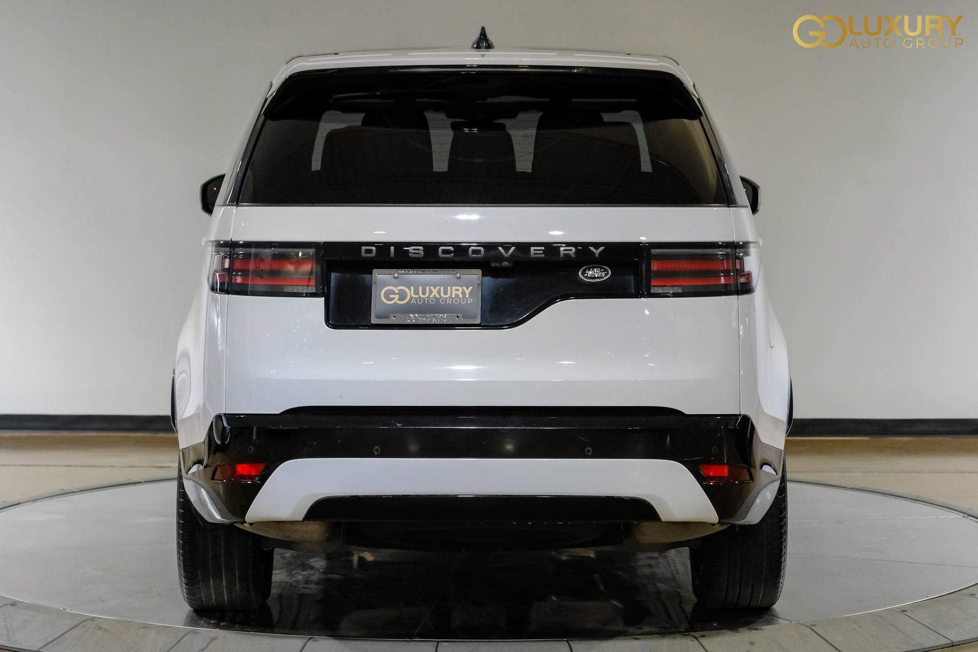 Used 2023 Land Rover Discovery S R-Dynamic image 11