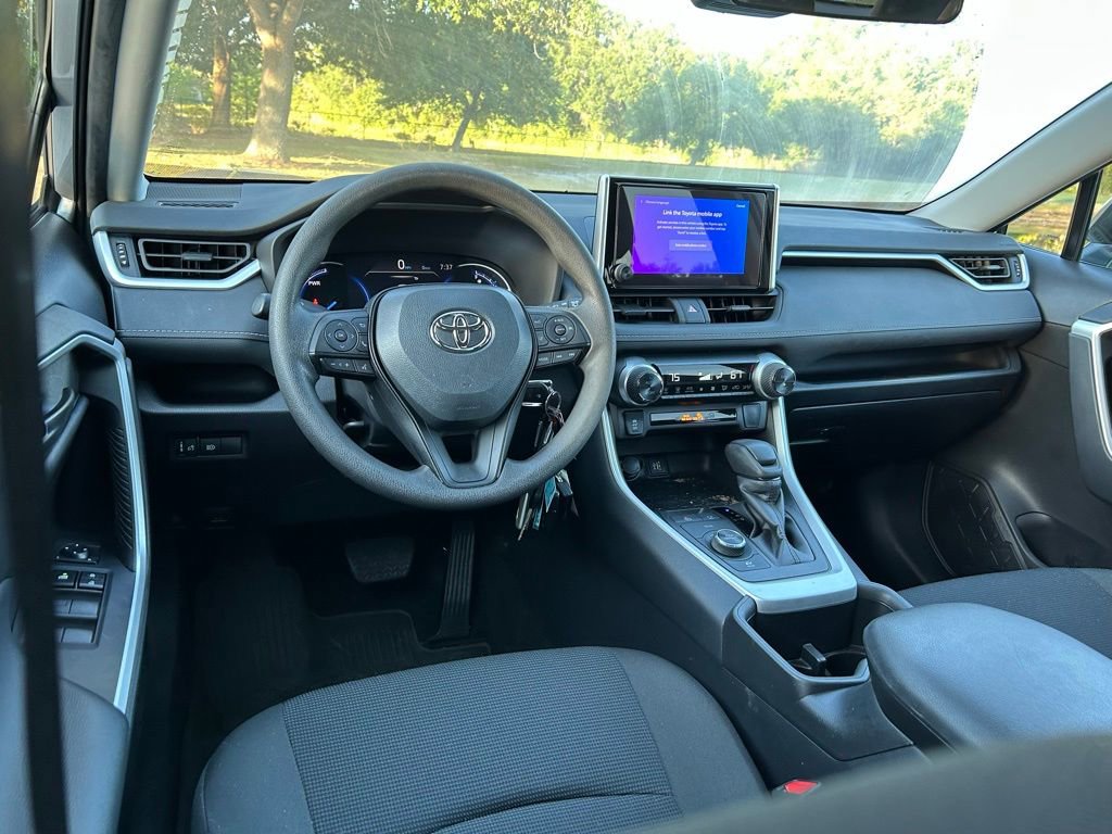 Used 2024 Toyota RAV4 LE AWD/4WD image 12