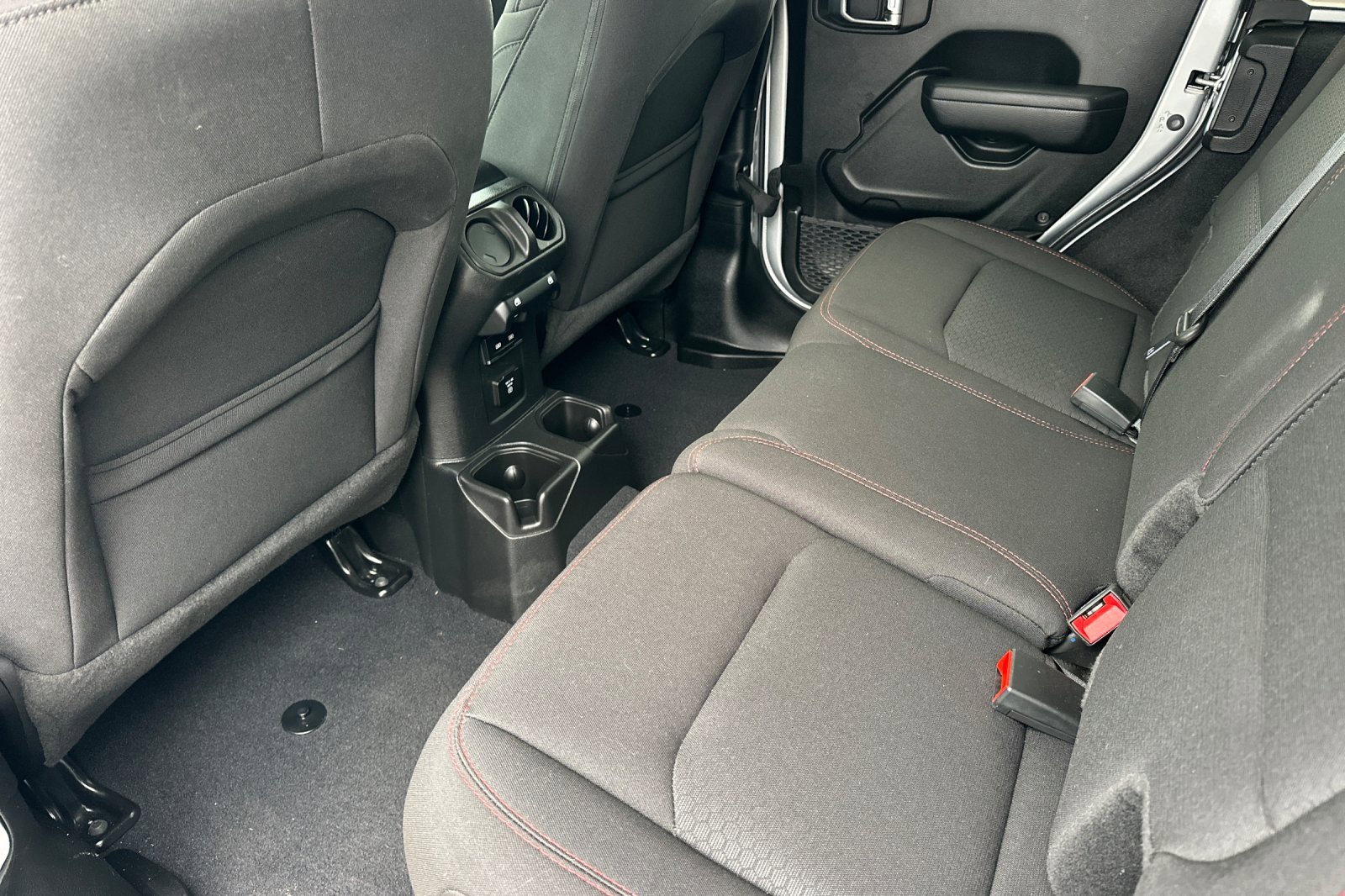 Used 2023 Jeep Wrangler Unlimited Rubicon image 12