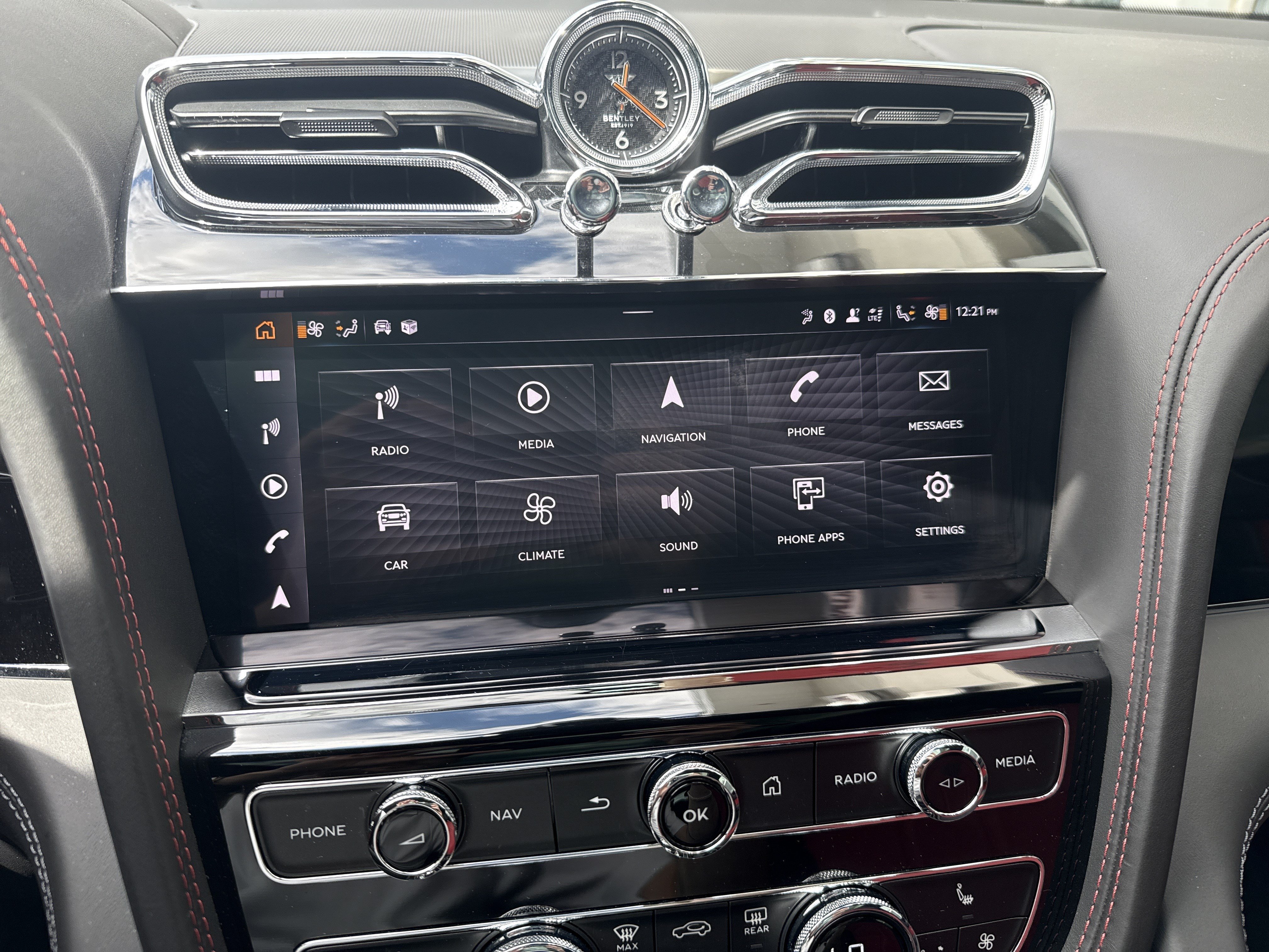 Used 2022 Bentley Bentayga AWD/4WD image 22
