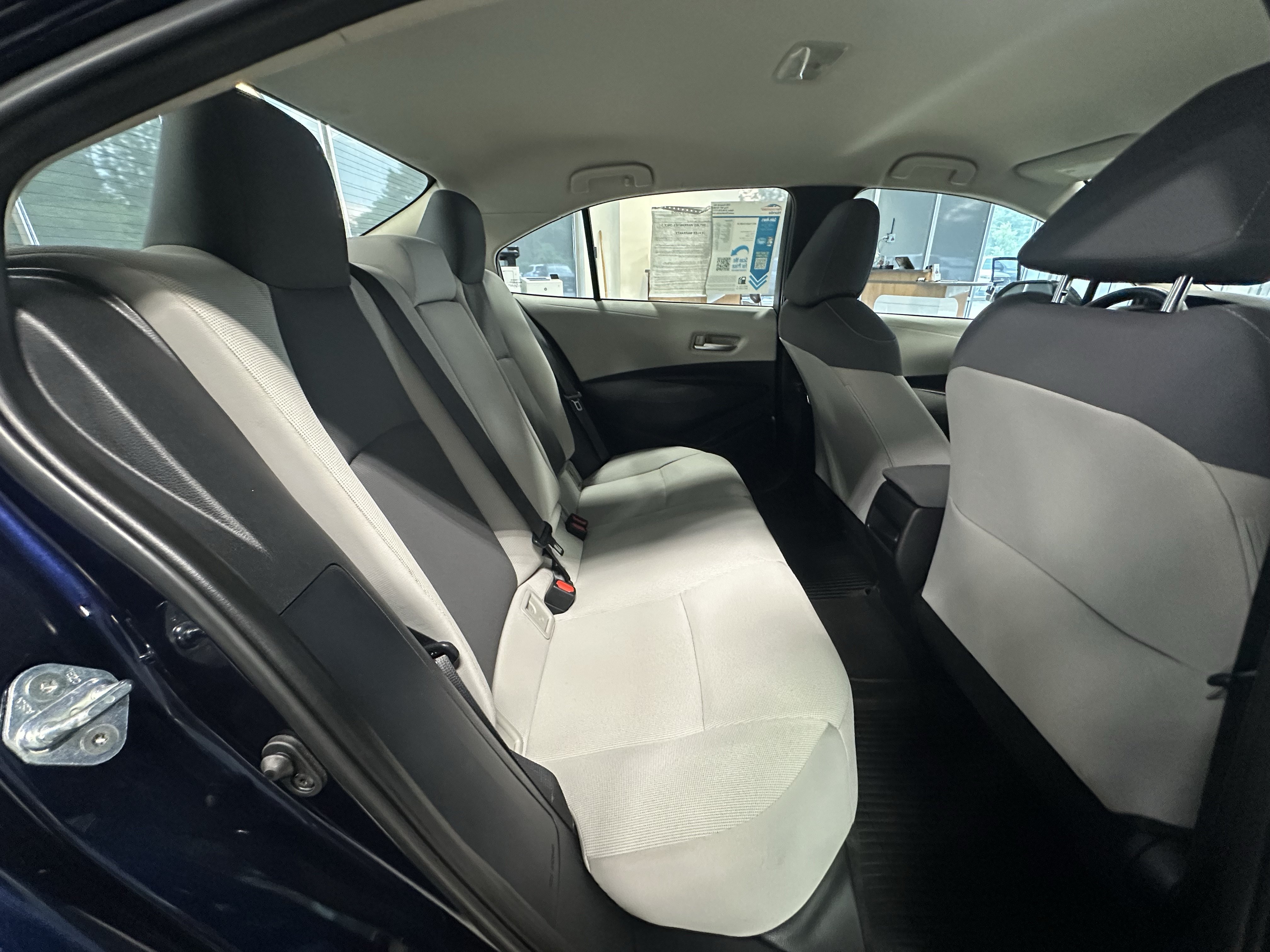 Used 2021 Toyota Corolla LE w/ LE Convenience Package FWD image 20