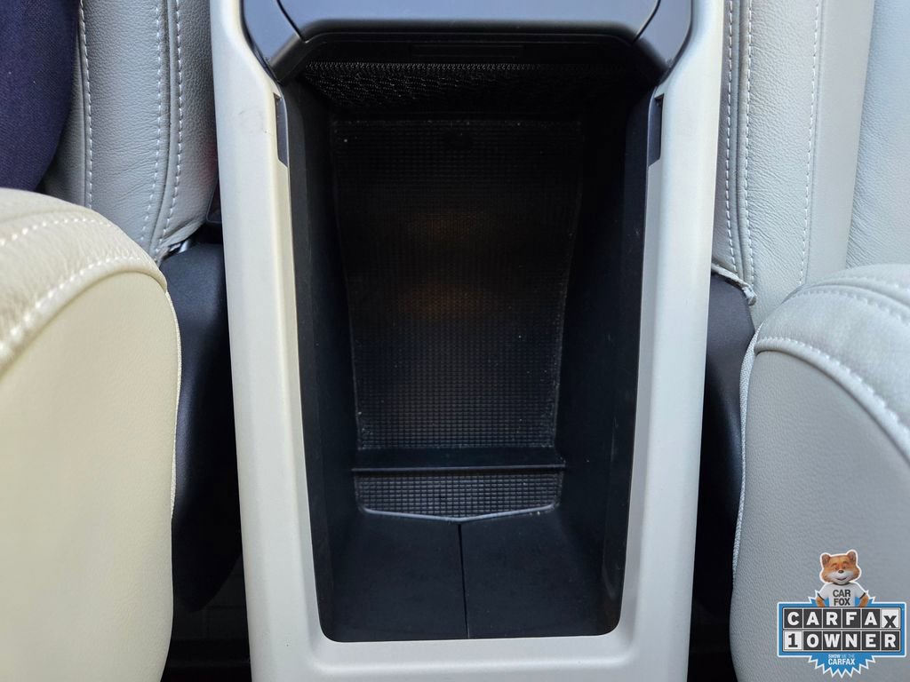 Used 2019 Volvo XC40 T4 Momentum image 43