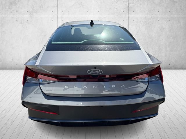 New 2026 Hyundai Elantra SE FWD image 3