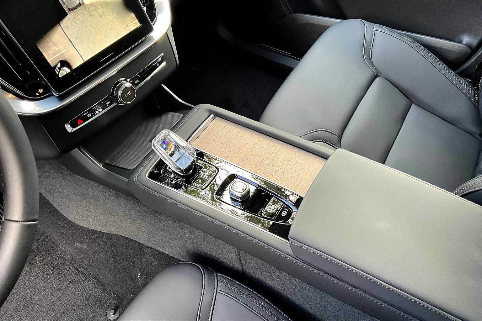 New 2026 Volvo XC90 B6 Plus w/ Protection Package Premier AWD/4WD image 10