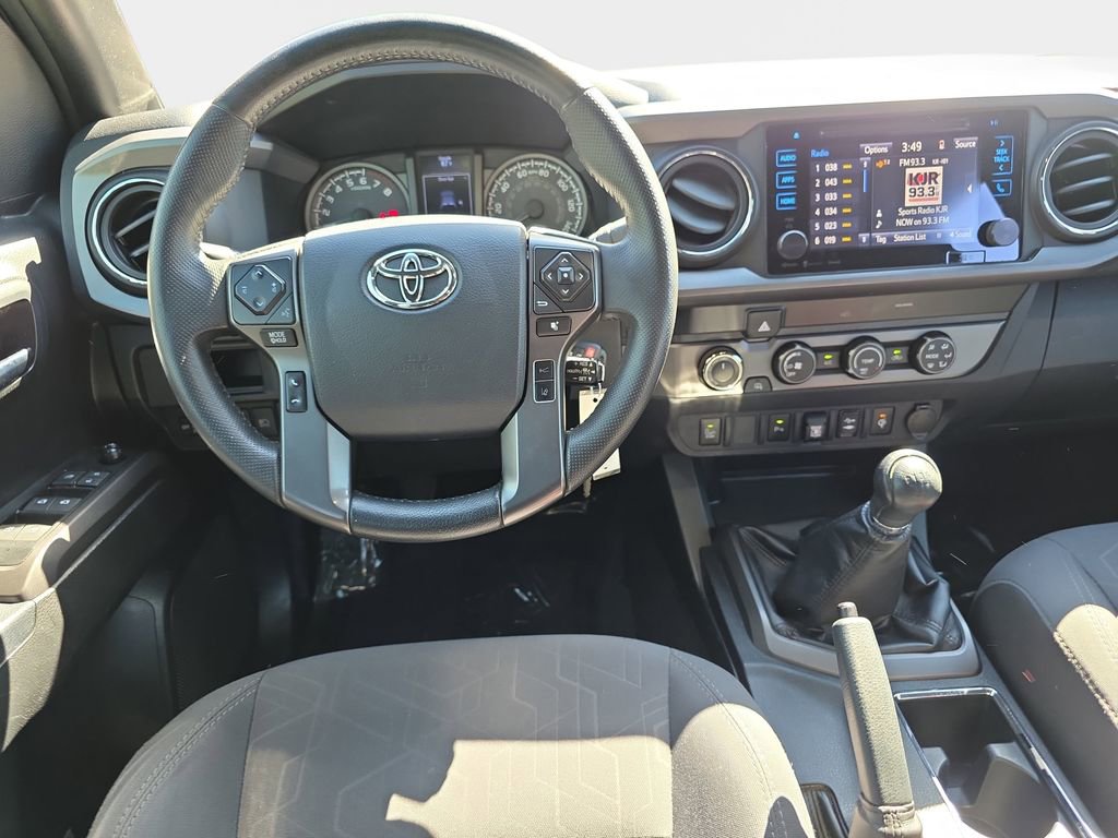 Used 2019 Toyota Tacoma TRD Off-Road w/ Technology Package AWD/4WD image 17