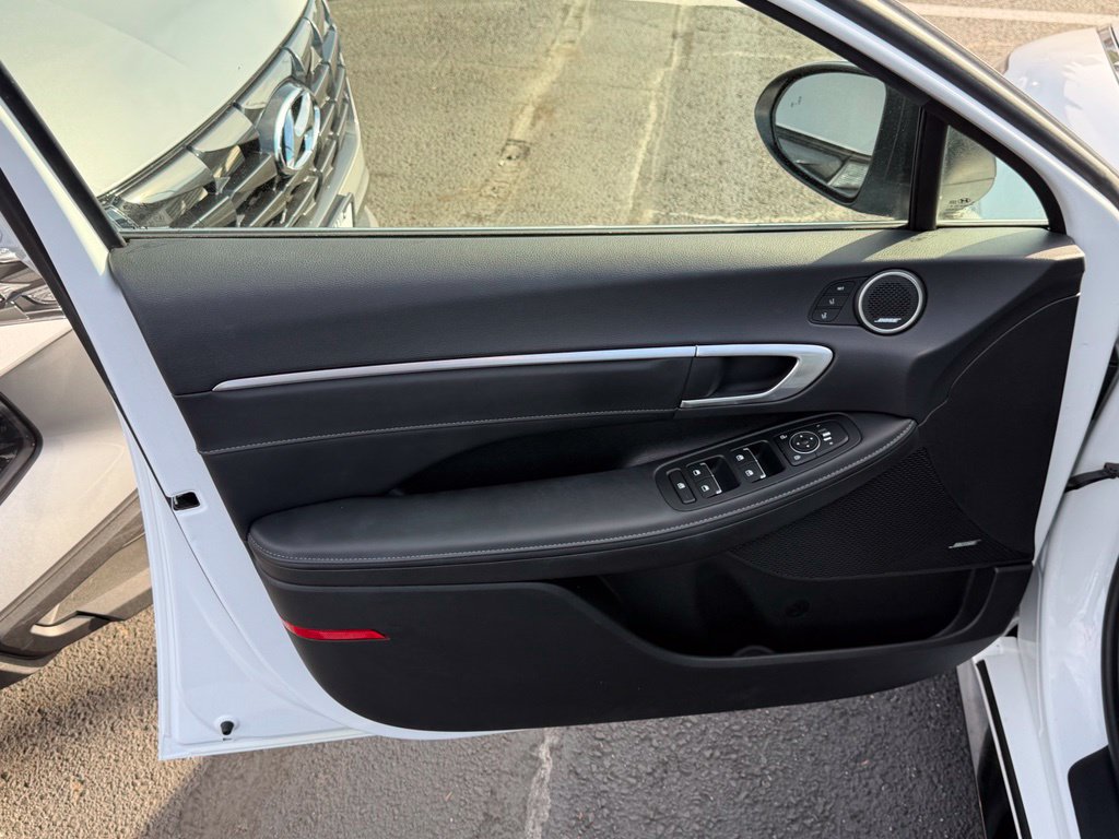 Used 2021 Hyundai Sonata Limited w/ Preferred Accessory Package FWD image 10