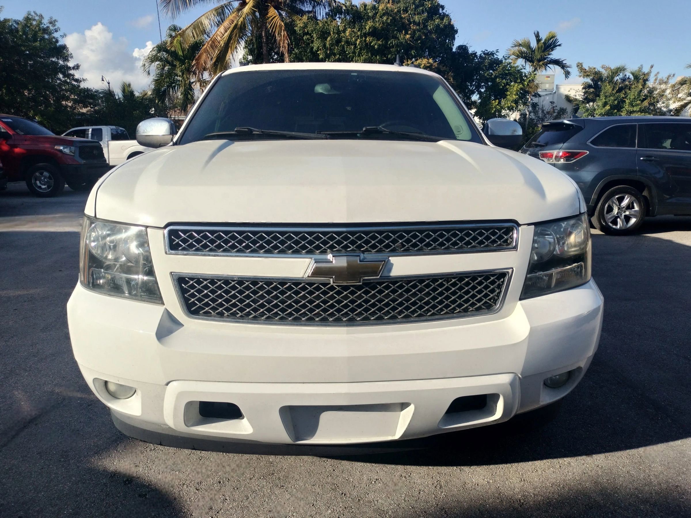 Used 2011 Chevrolet Avalanche LTZ image 2