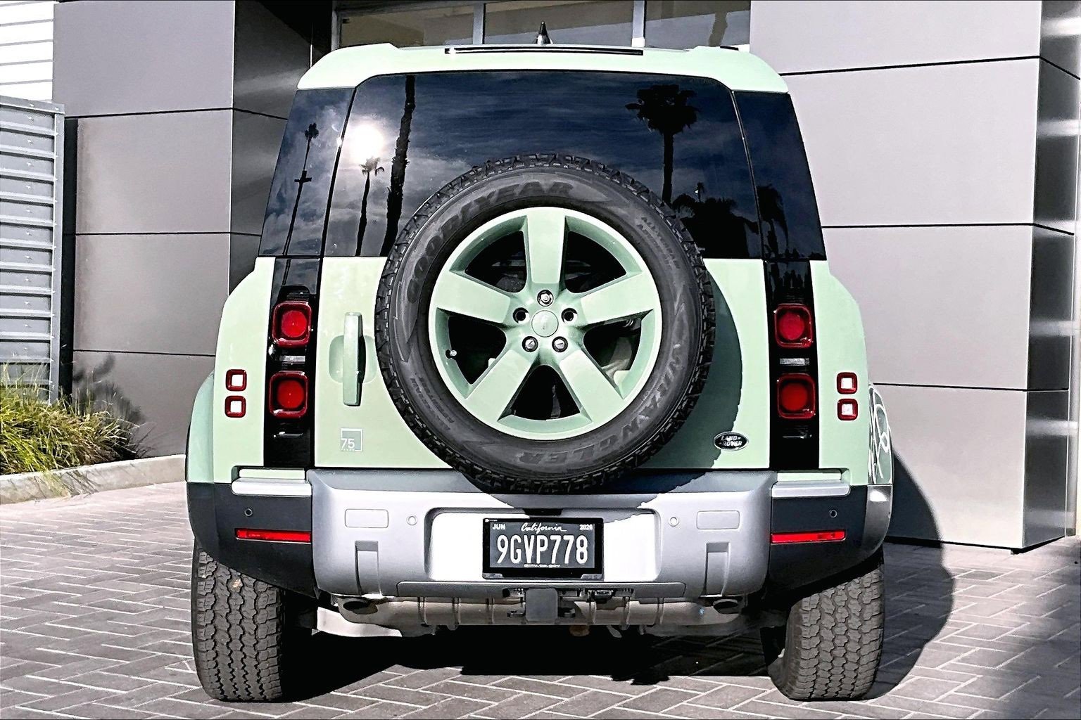 Used 2023 Land Rover Defender 110 75th Limited Edition image 4