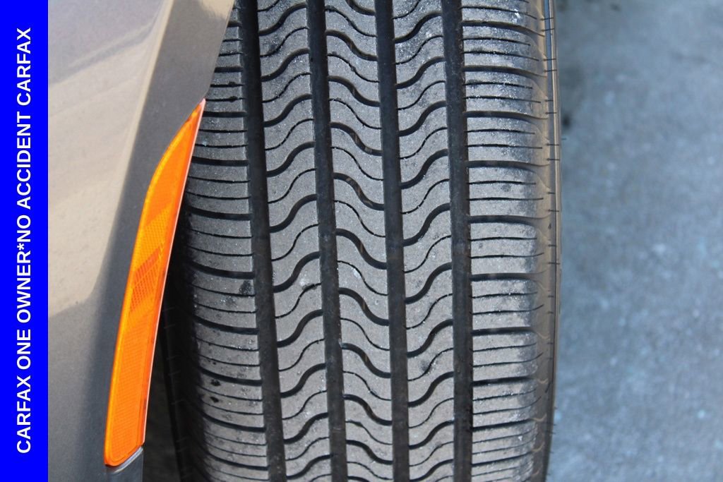 Used 2023 Chrysler Voyager LX image 14