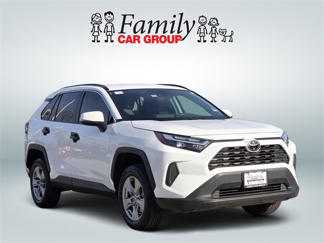 Used 2025 Toyota RAV4 XLE image 2
