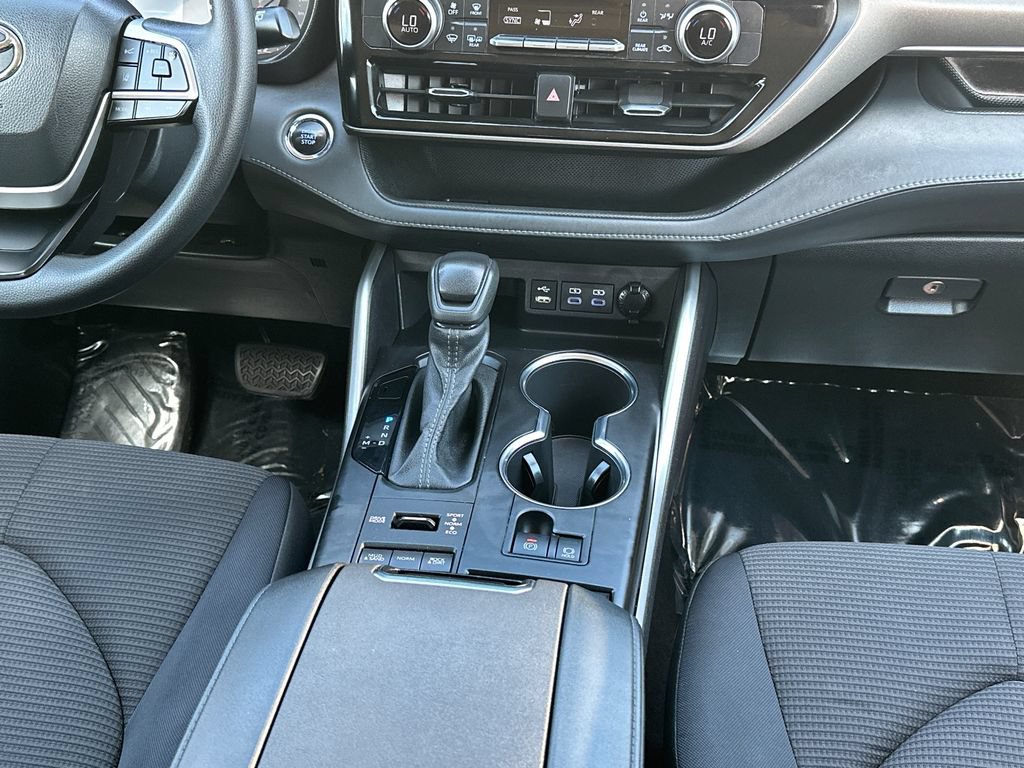 Used 2022 Toyota Highlander L AWD/4WD image 16